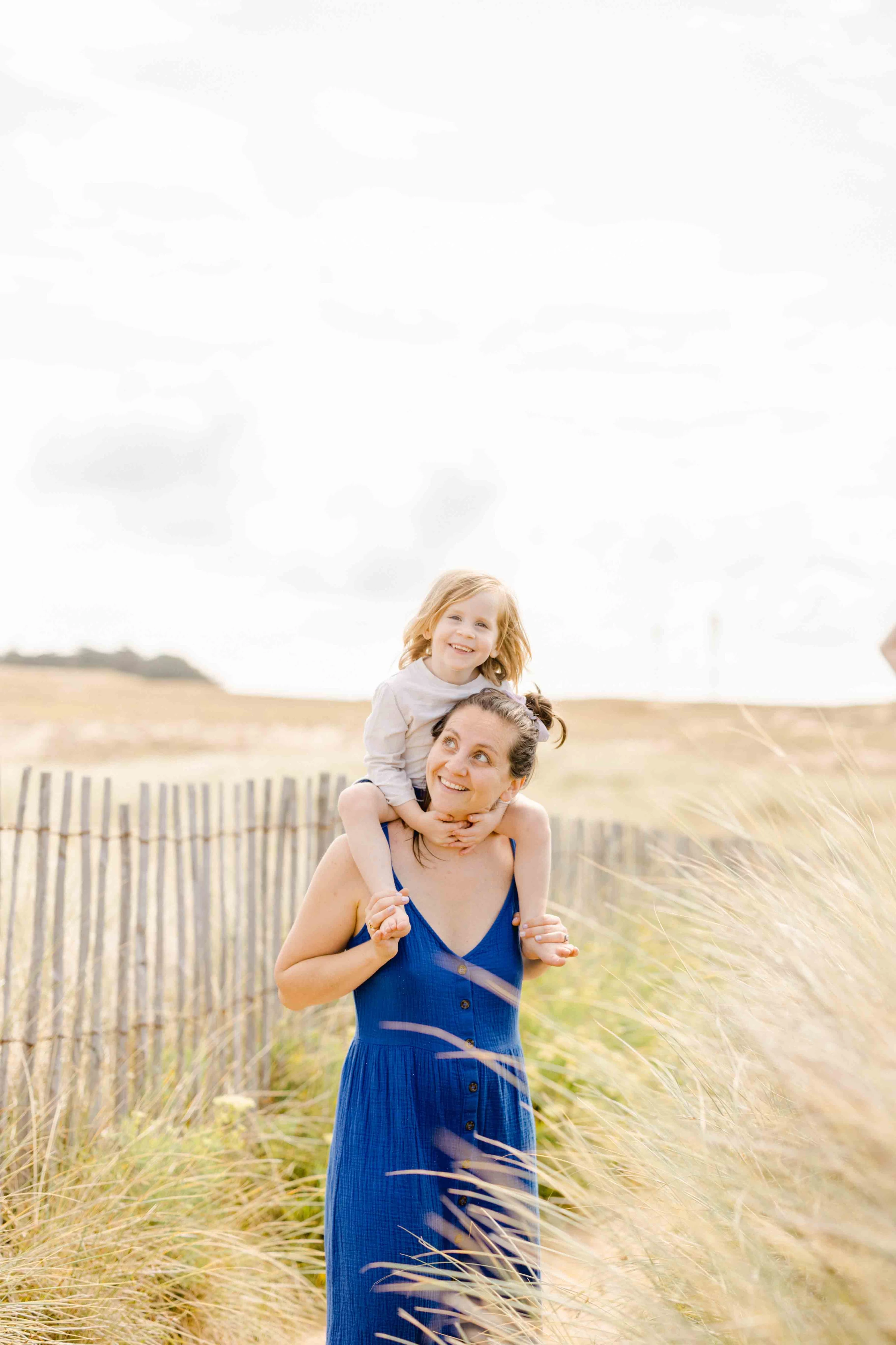 bonheur robe enfant amour beige